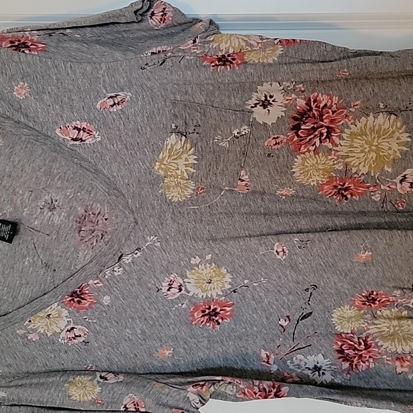 Torrid gray top size 1 - Picture 2 of 4